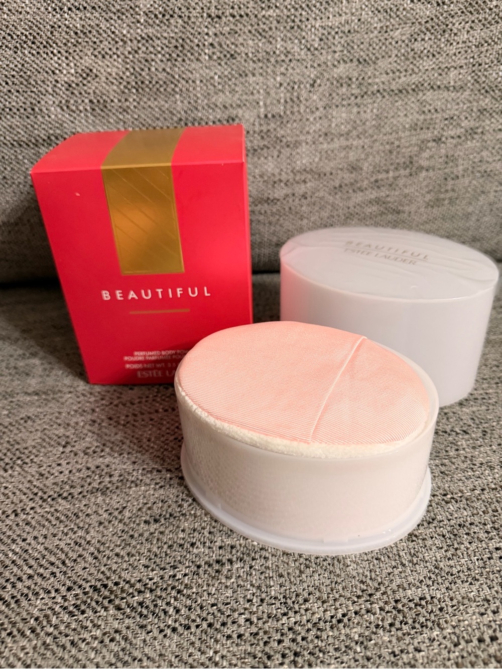 Estée Lauder Beautiful Perfumed Body Powder with Notes of Rose, Lily, Tuberose